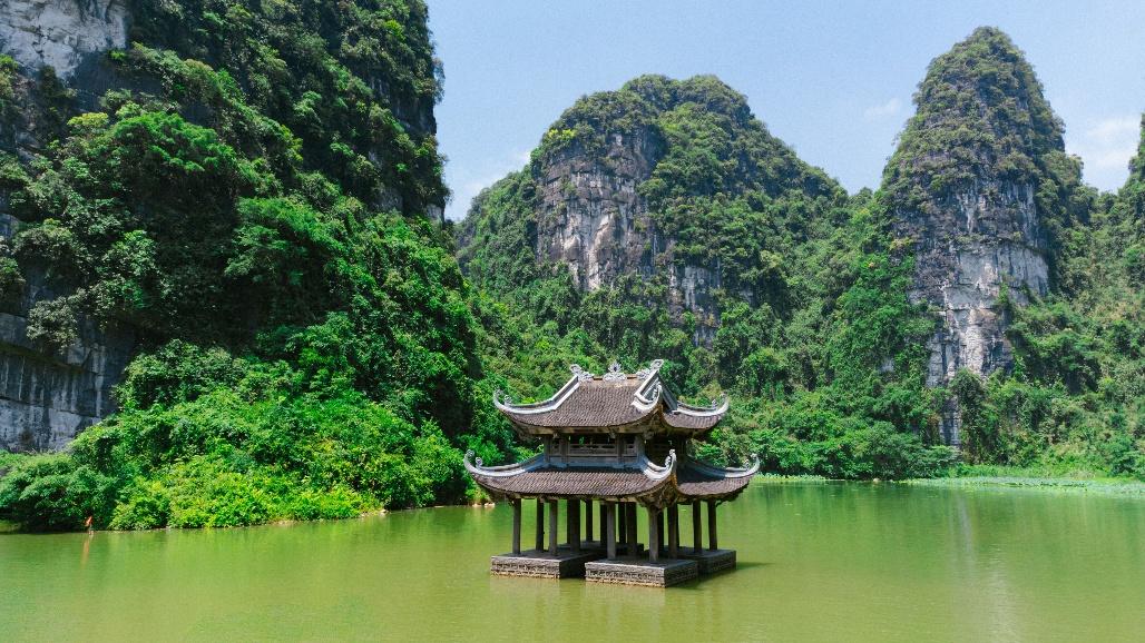 Trang An Landscape Complex, Ninh Bihn, Vietnam. Image courtesy of HONG SON on Pexels